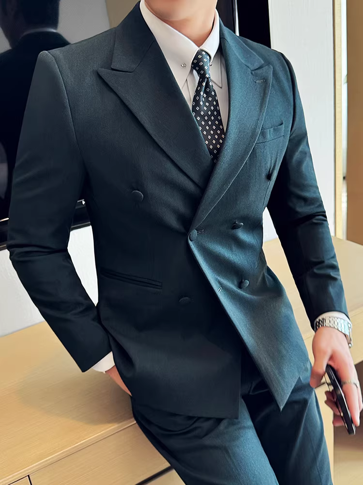 Bộ vest nam cao cấp bằng len, kiểu dáng lịch lãm, ôm dáng, dễ chăm sóc, gồm ba món.