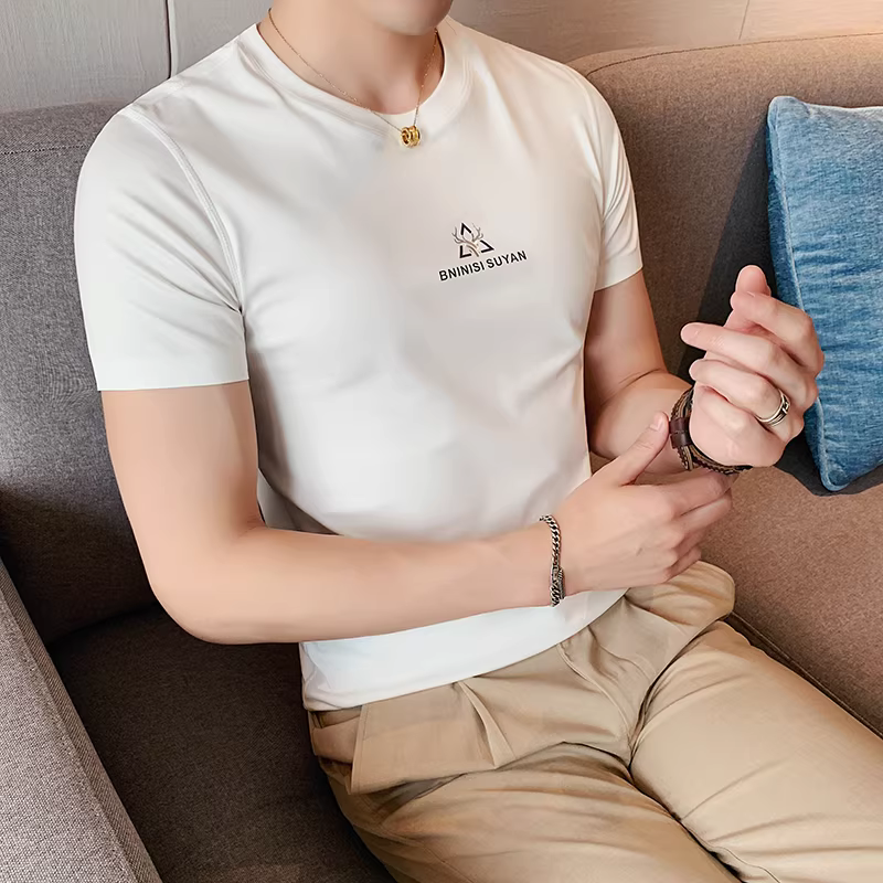 Áo thun nam ngắn tay liền mạch, chất liệu lụa băng cao cấp, kiểu dáng mùa hè mỏng nhẹ, phiên bản Hàn Quốc, áo ôm dáng thời thượng, áo thun trắng đa năng, phong cách thường ngày.