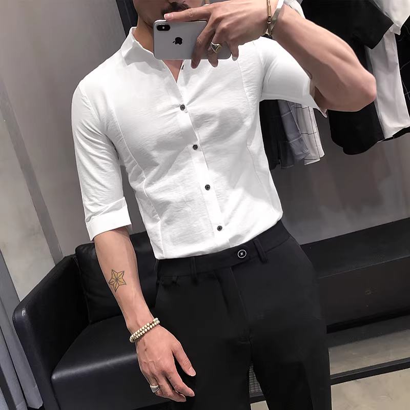 Áo sơ mi nam tay ba phần mùa hè, áo sơ mi nam ngắn tay chất liệu lụa đá mỏng, kiểu dáng ôm body màu trắng, thiết kế cao cấp.