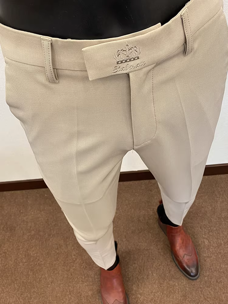 Quần âu nam thêu họa tiết vương miện, kiểu dáng mới Thu 2025, ôm dáng, đa năng, thời trang, lịch sự, công sở, kiểu skinny