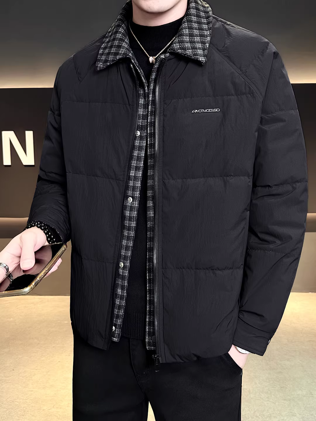 Áo khoác nam giả hai lớp phối vải, kiểu mới mùa đông 2025, dáng rộng, ngắn, đa năng, thời trang và ấm áp.