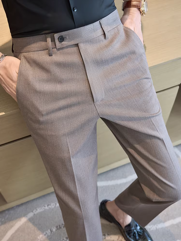 Quần âu nam chất liệu sọc tinh tế, kiểu dáng ôm vừa vặn, mới, thích hợp cho mùa xuân và mùa thu, quần công sở lịch lãm.