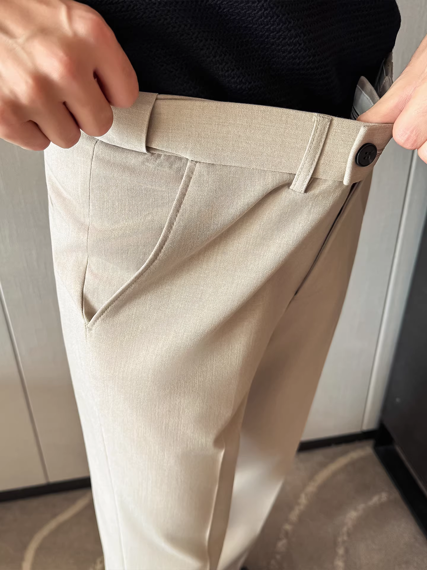 Quần âu nam chất lượng cao, lưng thun co giãn, kiểu dáng ôm vừa, quần công sở dáng suôn, dễ chăm sóc, không nhăn.