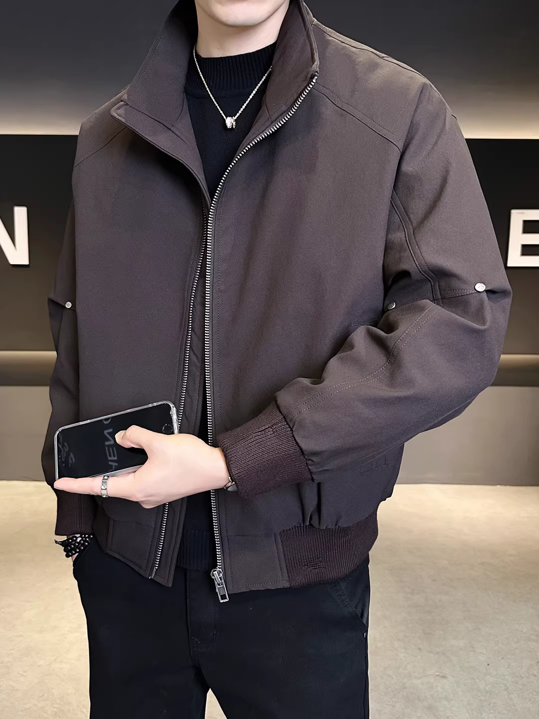 Áo khoác phao nam cao cấp cổ đứng, kiểu mới mùa đông 2025, dáng rộng và đa năng, áo khoác ngắn nhẹ kiểu thời trang.