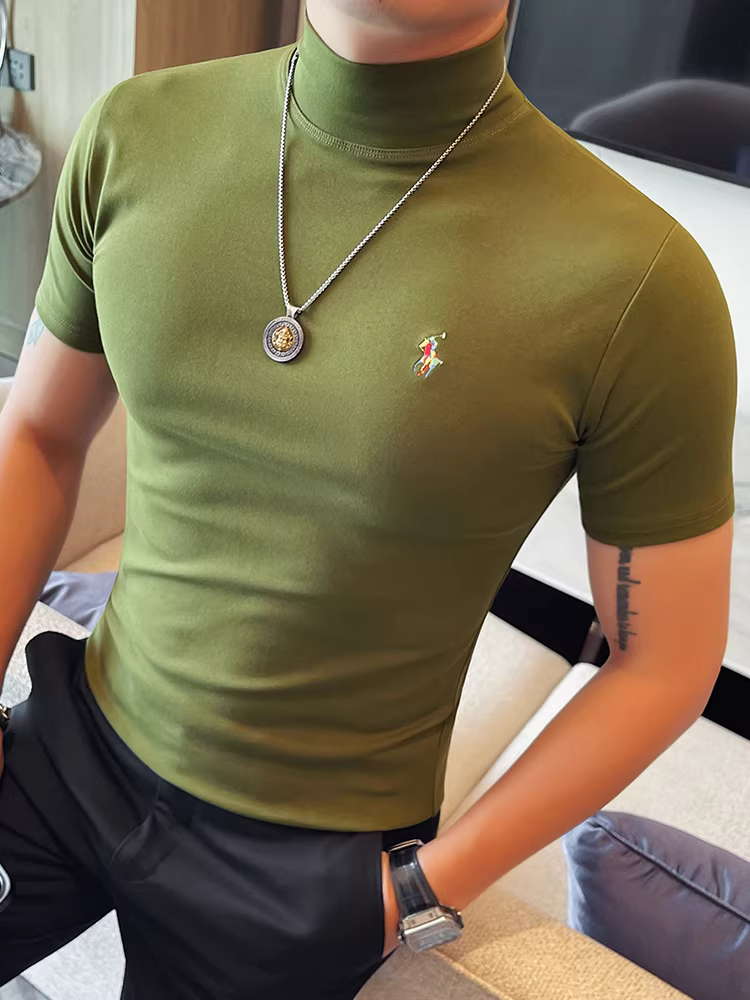 Áo thun nam cổ nửa cao thêu màu sắc, tay ngắn, kiểu mới thu đông 2025, cao cấp, thời thượng, ôm dáng, cổ trung.