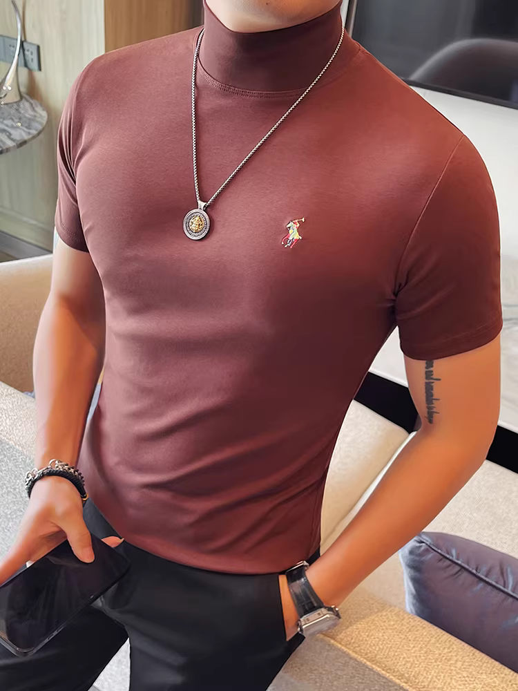 Áo thun nam cổ nửa cao thêu màu sắc, tay ngắn, kiểu mới thu đông 2025, cao cấp, thời thượng, ôm dáng, cổ trung.