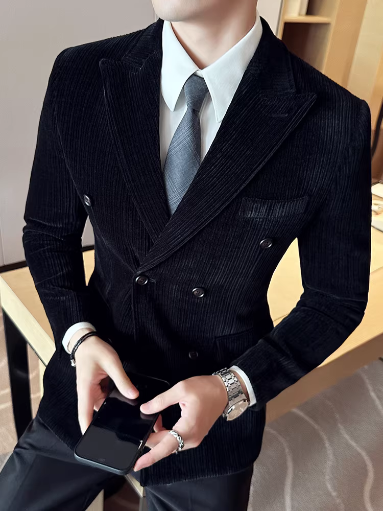 Áo blazer nam chất liệu corduroy, dáng hai hàng khuy, kiểu dày dặn mùa thu đông, kiểu dáng cao cấp, thời thượng, ôm dáng, lịch sự, phù hợp với trang phục công sở.