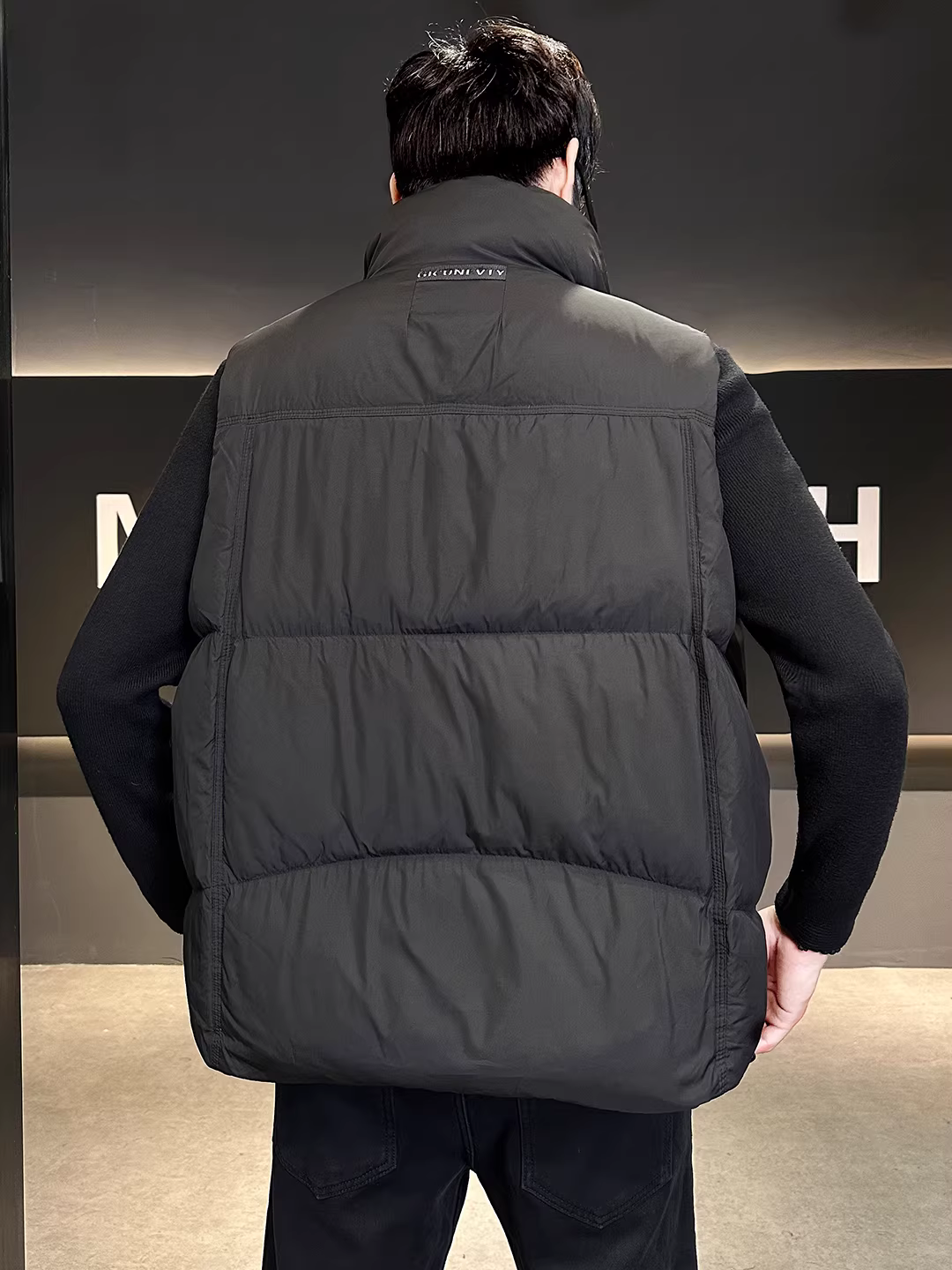 Áo ghi-lê dày cổ đứng dành cho nam, kiểu mới thu đông 2025, áo khoác không tay rộng rãi và đa năng để chống lạnh.