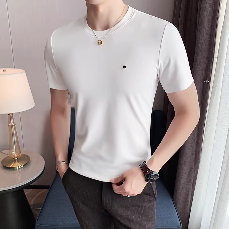 Áo thun nam tay ngắn chất liệu lụa đá, kiểu dáng Hàn Quốc mỏng nhẹ, ôm body, thêu họa tiết, cổ tròn, chất liệu mát mẻ, mặc thoải mái.