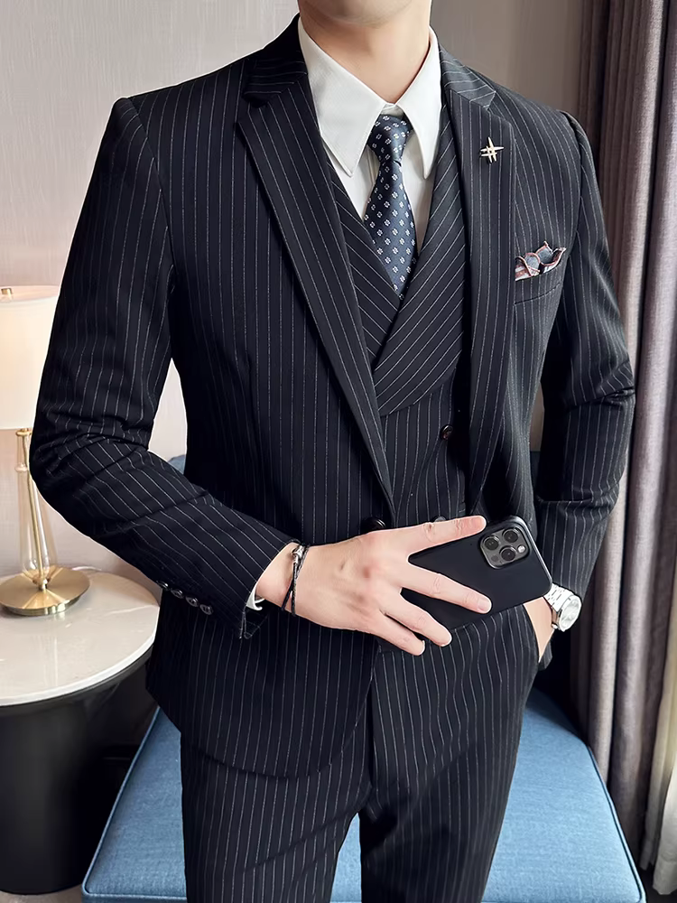 Bộ vest nam một nút, trang phục công sở lịch lãm, chất liệu cứng cáp và mềm mại, kiểu dáng ôm body, thời trang, bộ ba món.