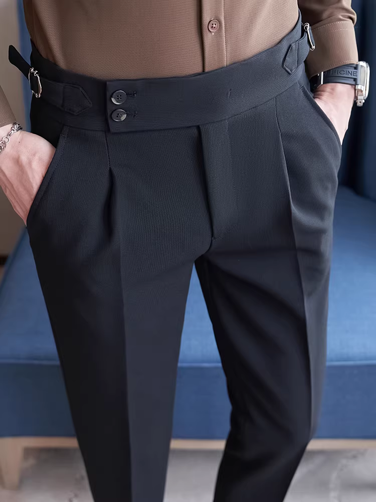 Quần âu nam Naples kẻ sọc tối màu, cạp cao, chất liệu mềm mại, dáng ôm vừa vặn, dễ chăm sóc, kiểu dáng thẳng, lịch lãm.