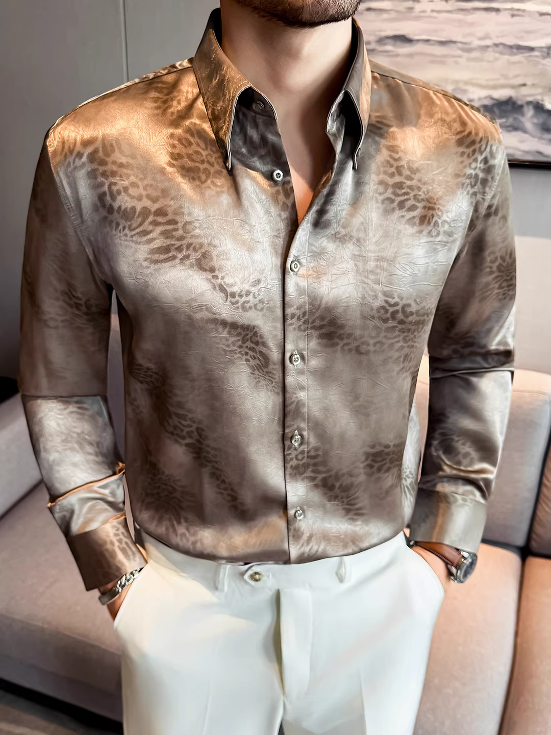 Áo sơ mi dài tay bằng vải satin có cổ nhọn kiểu Pháp dành cho nam, áo sơ mi thường ngày hơi rộng in màu chuyển sắc thời trang cao cấp