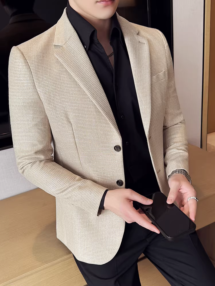 Áo blazer kẻ ô vuông lụa sáng màu dành cho nam, mùa thu 2025, dáng ôm, đa năng, phong cách lịch sự nhưng vẫn trẻ trung, chất liệu cao cấp.