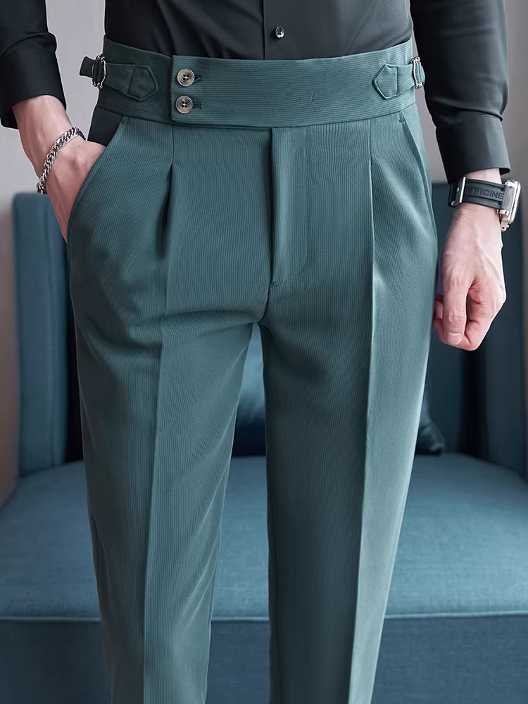 Quần âu nam Naples kẻ sọc tối màu, cạp cao, chất liệu mềm mại, dáng ôm vừa vặn, dễ chăm sóc, kiểu dáng thẳng, lịch lãm.