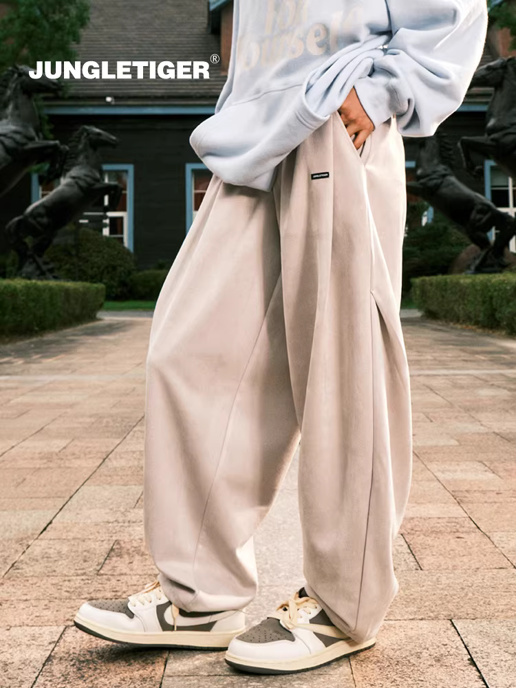 Quần dài suông chất liệu da lộn xếp ly ba chiều Jungle Tiger, thiết kế thu đông 2025, dành cho nam và nữ