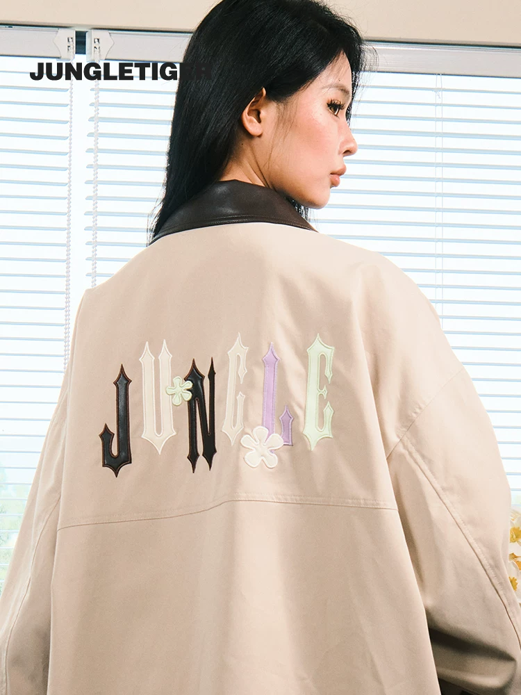 Áo khoác trench coat phối chất liệu thêu họa tiết hổ rừng, dáng dài trung bình, dành cho nam và nữ, mùa thu 2025, kiểu dáng rộng, cổ trụ, áo đôi.