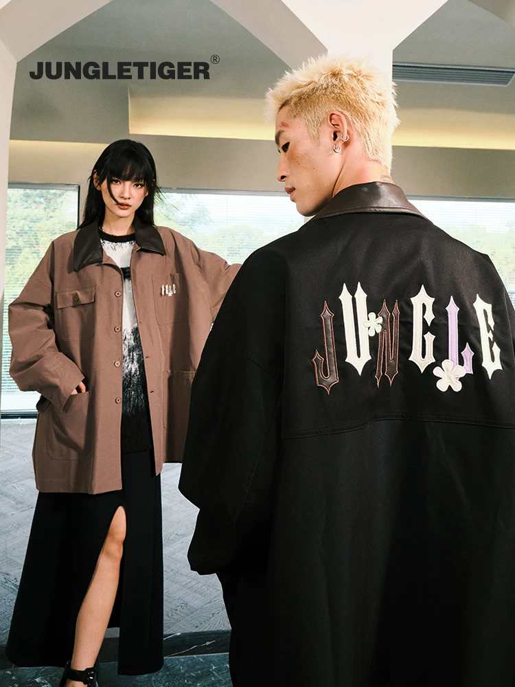 Áo khoác trench coat phối chất liệu thêu họa tiết hổ rừng, dáng dài trung bình, dành cho nam và nữ, mùa thu 2025, kiểu dáng rộng, cổ trụ, áo đôi.