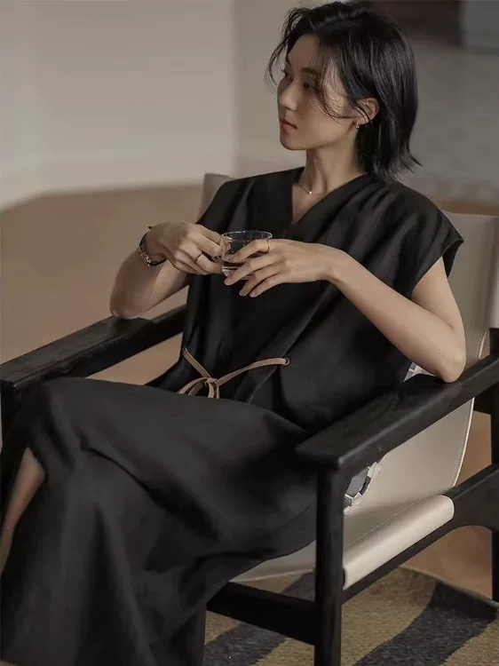 Váy liền thân cotton-linen dáng suông, cổ V, thanh lịch, eo thắt, phong cách Hàn Quốc, Xuân/Hè 2026 dành cho nữ.