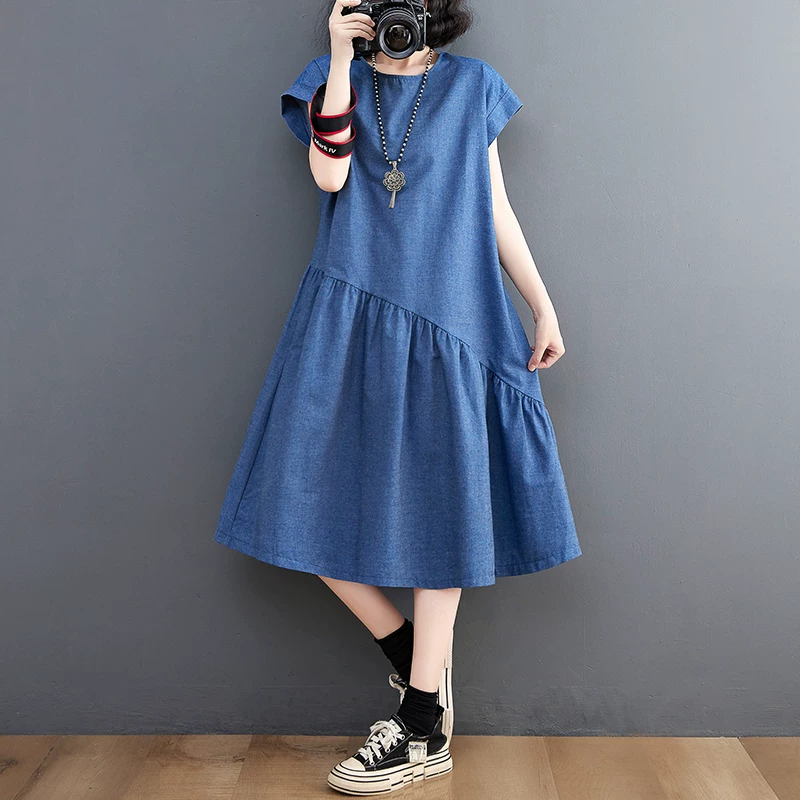 Váy denim Tencel mới mùa hè 2026 dành cho nữ cỡ lớn, thiết kế nghệ thuật và xếp ly tôn dáng.