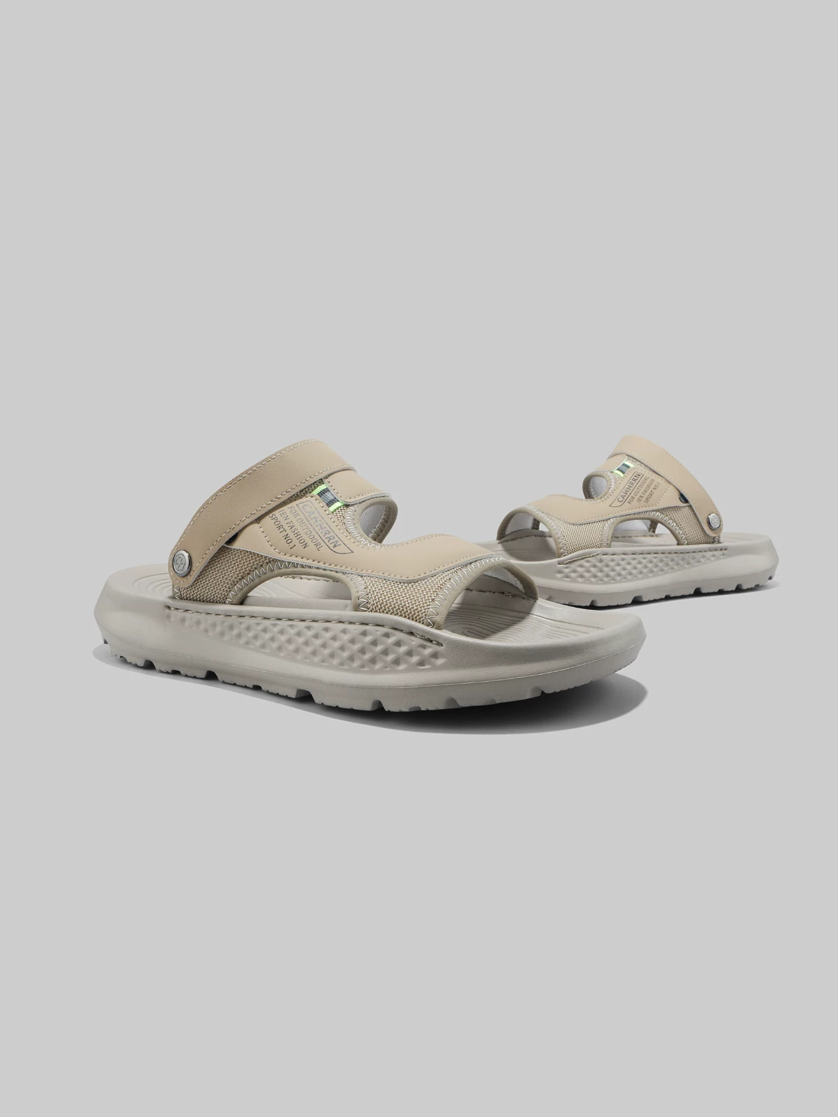 Giày sandal đi biển đế mềm nhẹ mùa hè dành cho nam, thoáng khí, chống trơn trượt, chống mùi, có thể mang hai kiểu.