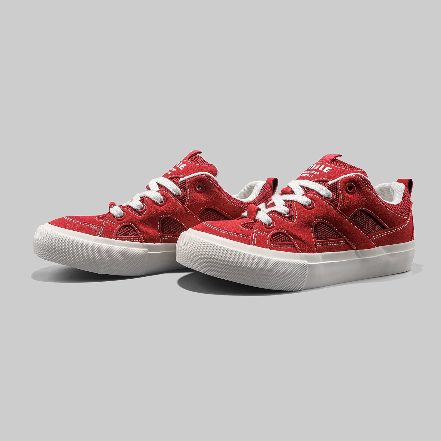 Giày thể thao nam Dongjia Qshoes phong cách Hồng Kông thời thượng, kiểu dáng phổ biến, chất liệu lưới thoáng khí, phong cách giản dị.