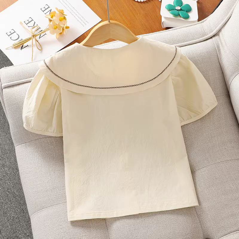 Bộ trang phục hè 2025 kiểu mới cho bé gái lớn, áo ngắn tay cổ búp bê phối quần lửng, bộ hai mảnh dáng rộng chất liệu mỏng nhẹ, phong cách thường ngày