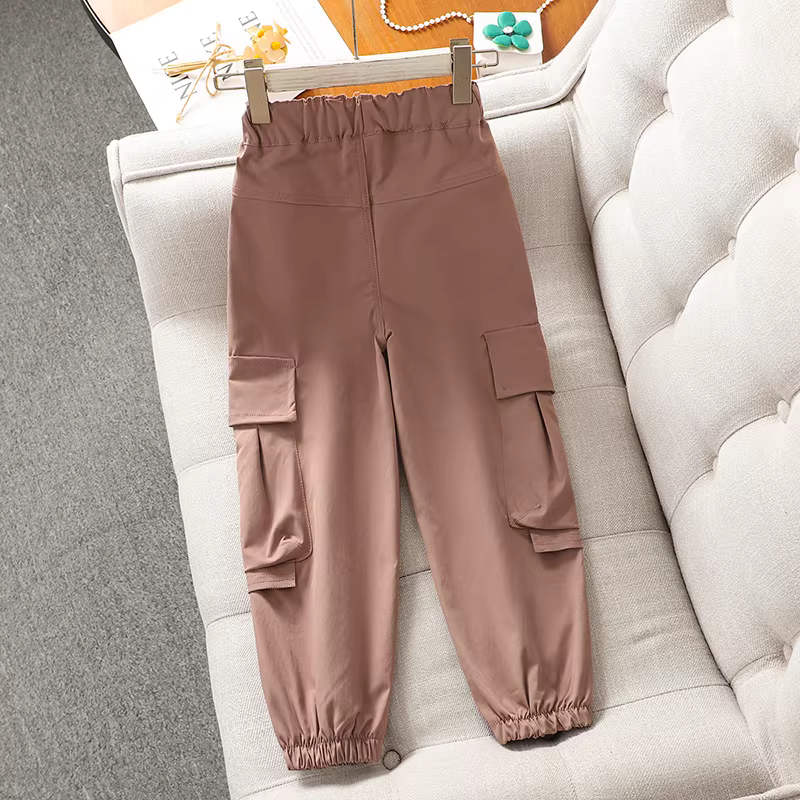 Quần cargo rộng rãi cho bé gái, quần ống rộng cho trẻ em mùa xuân thu, trang phục mùa thu, quần áo khoác ngoài thể thao sành điệu cho bé gái.
