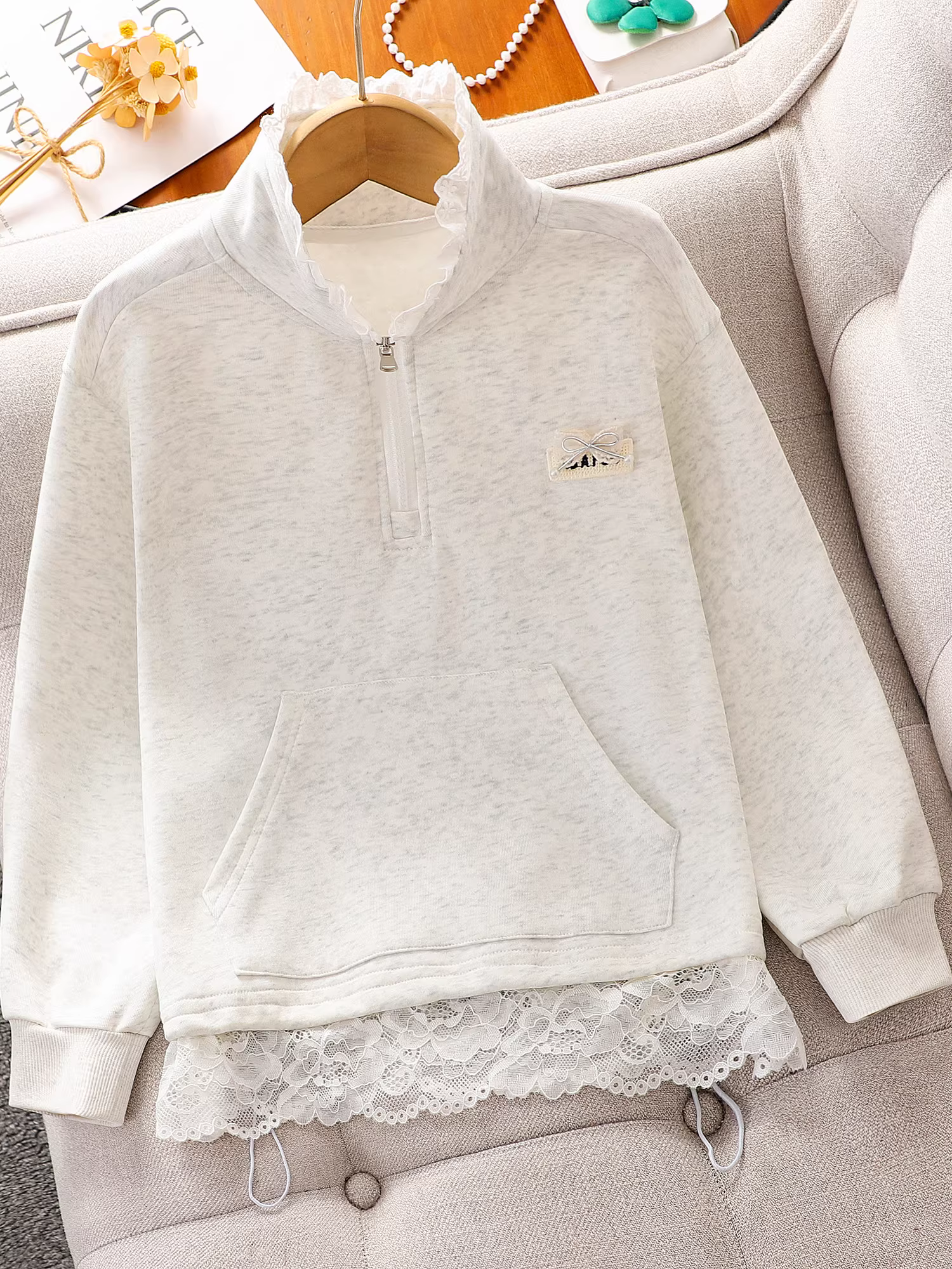 Áo thun nữ bé gái mùa thu kiểu mới 2025, áo sweatshirt phối ren trẻ em, áo len thể thao xuân thu