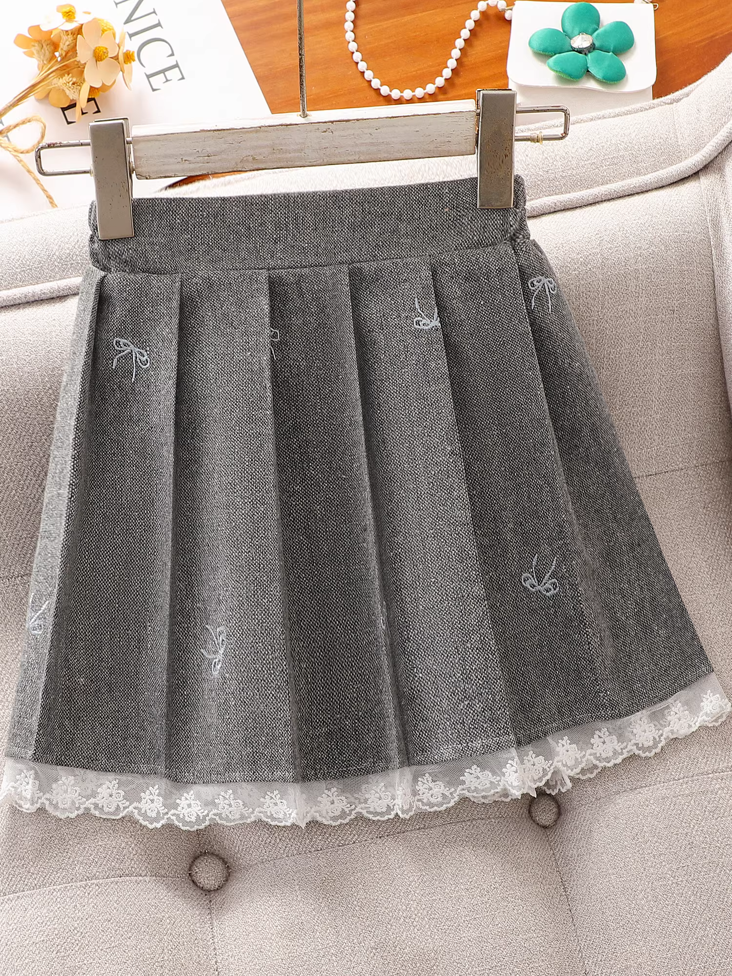 Bộ vest kiểu Chanel cho bé gái với áo khoác viền ren, chân váy xếp ly kiểu Hàn Quốc mới mùa xuân thu 2025 dành cho trẻ em