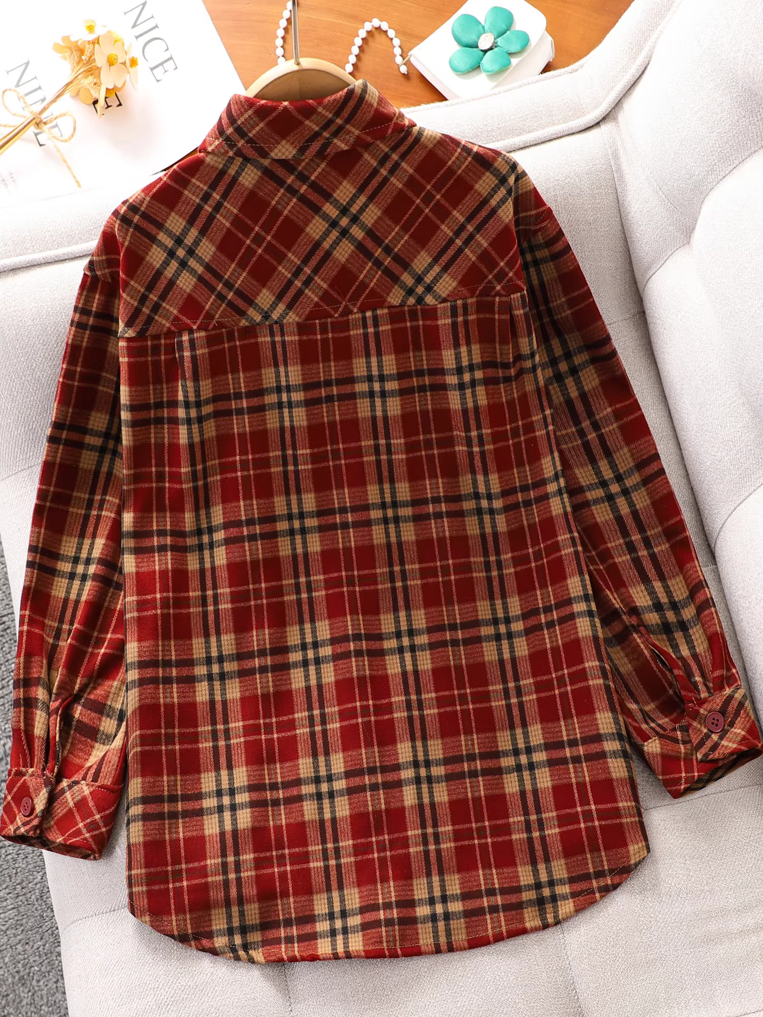 Áo sơ mi nữ 2025, quần áo thu mới cho các cô gái lớn tuổi, áo khoác kẻ caro thường ngày, áo kiểu rộng rãi, tôn dáng cho mùa xuân và thu