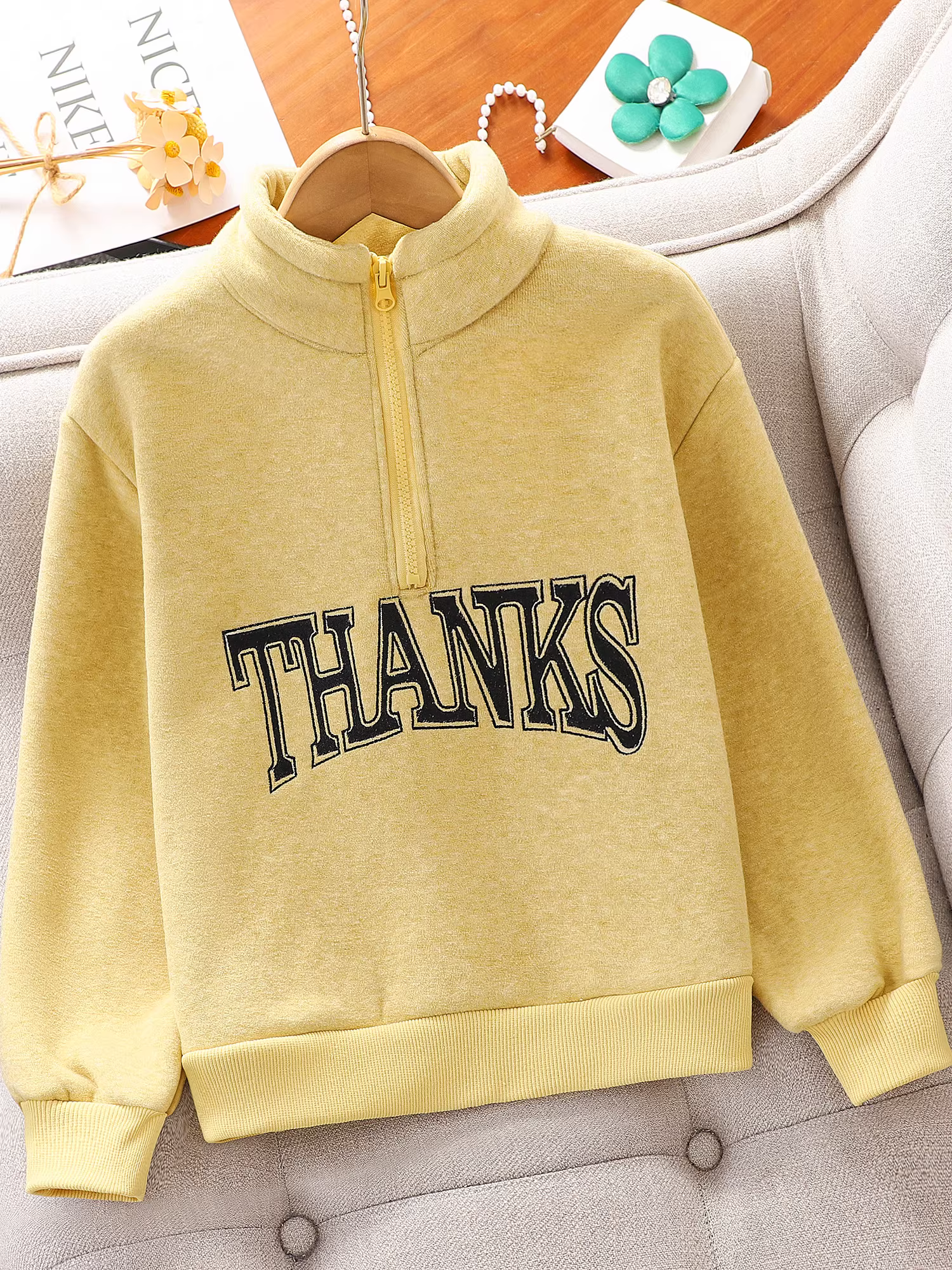 Bộ đồ nữ bé gái thu đông 2025 kiểu mới áo nỉ lót lông và quần thể thao mùa đông quần áo trẻ em bộ hai mảnh thể thao thường ngày