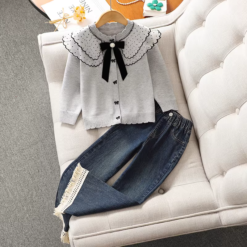 Quần jean xòe mùa xuân thu cho bé gái lớn, kiểu mới 2025, quần chuông rách cá tính, quần dài trẻ em mùa thu.