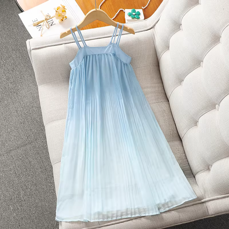 Váy hè bé gái 2025 kiểu mới, váy yếm không tay phối màu gradient, phong cách đi biển mùa hè cho bé gái, trẻ em