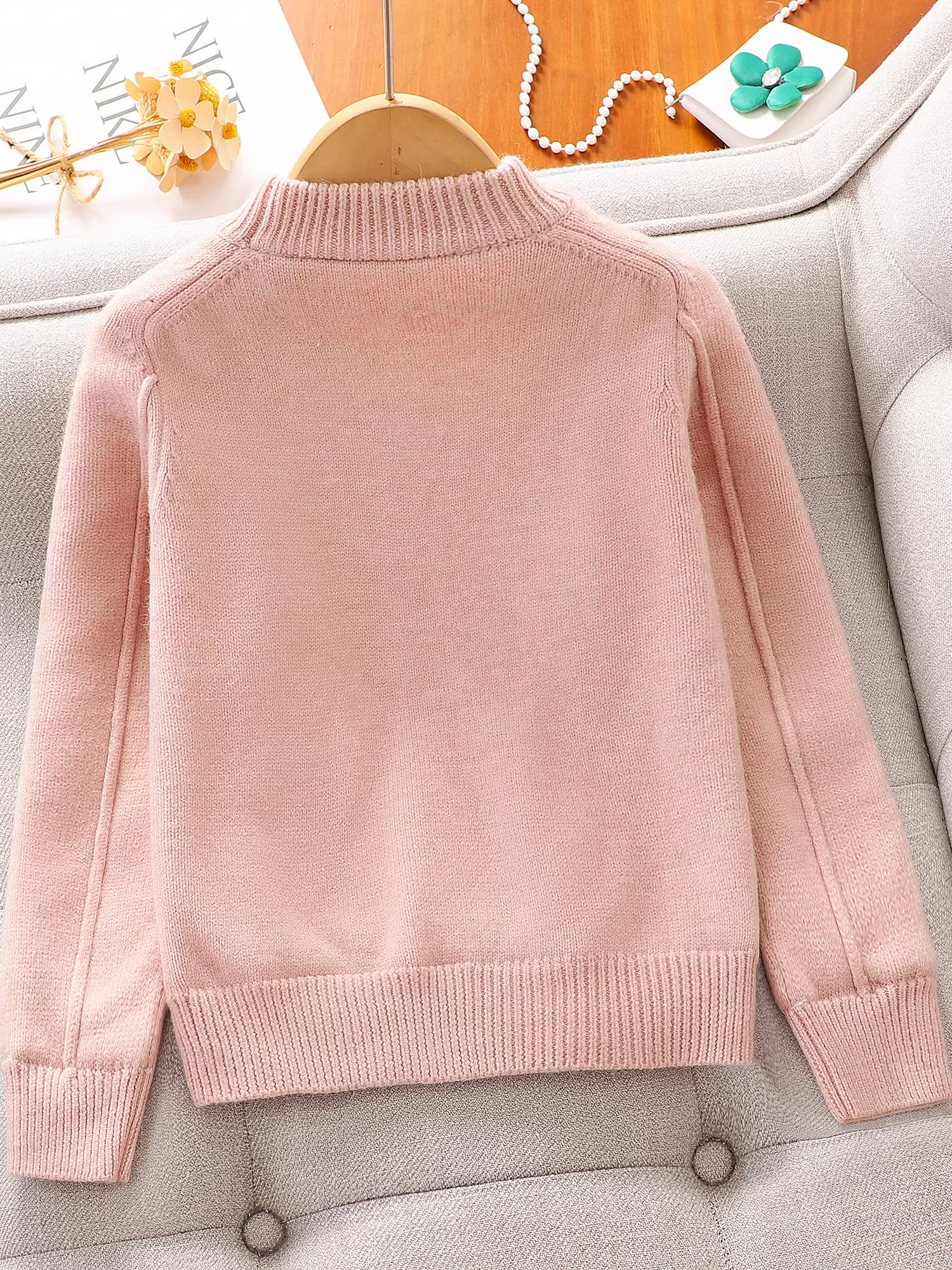 Áo len nữ bé gái kiểu thu đông 2025 mới dành cho bé gái lớn, áo lót lông cừu dày dặn, áo len dệt kim giữ ấm cho trẻ em.