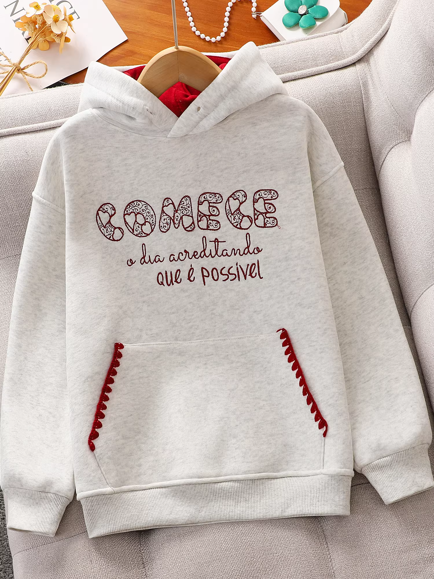 Áo nỉ bé gái 2025, quần áo mùa đông mới, áo khoác có mũ lót lông cừu màu đỏ cho bé gái, áo khoác dày giữ ấm mùa thu đông tích hợp lông cừu cho trẻ em