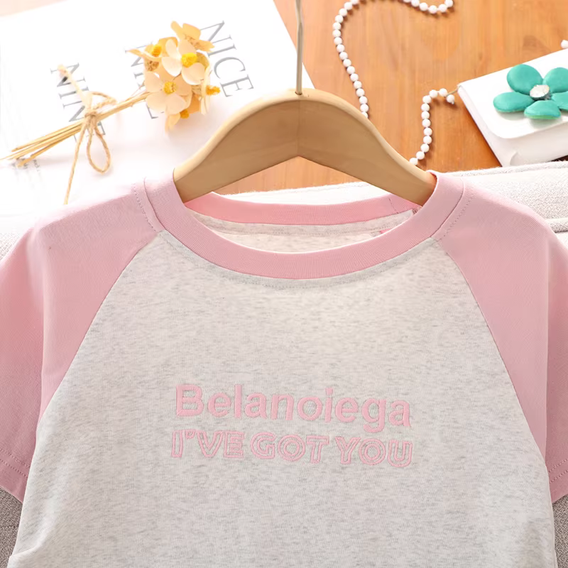Áo thun bé gái tay raglan mùa hè kiểu mới 2025, áo thun ngắn tay mùa hè chất liệu mỏng, kiểu dáng trẻ trung, tôn dáng