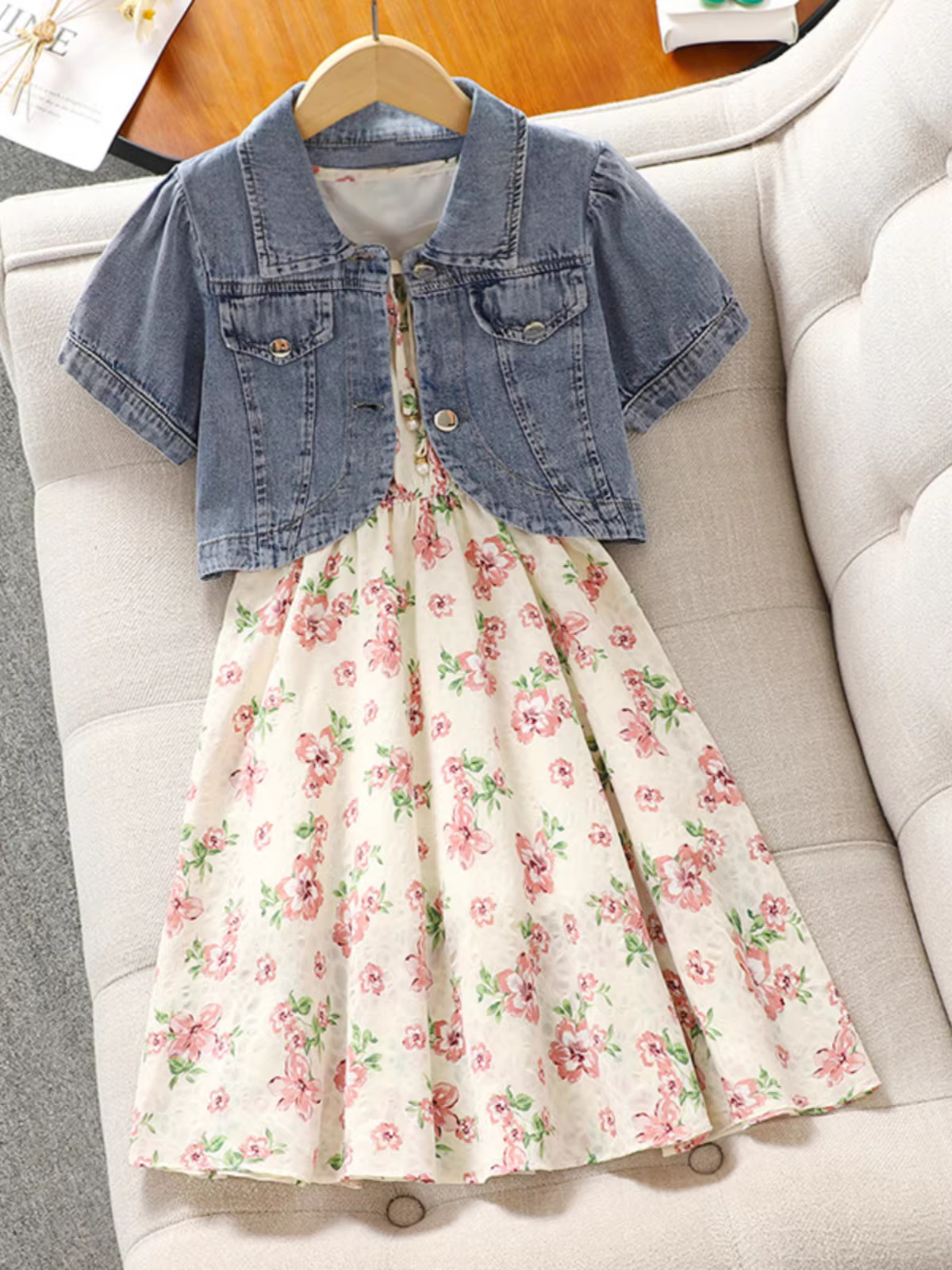 Bộ trang phục hè cho bé gái kiểu dáng 2025 mới thời trang, gồm áo khoác denim và chân váy hai mảnh