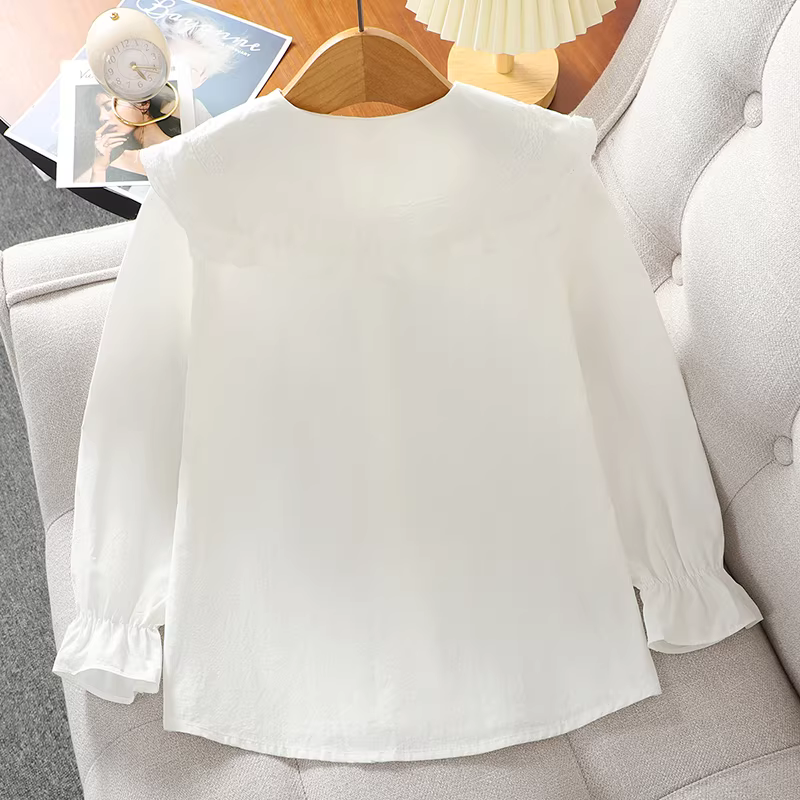 Áo sơ mi bé gái xuân thu 2025 kiểu mới, cổ búp bê, áo trắng, áo trẻ em lớn, phong cách preppy, cổ sơ mi, mặc xuân