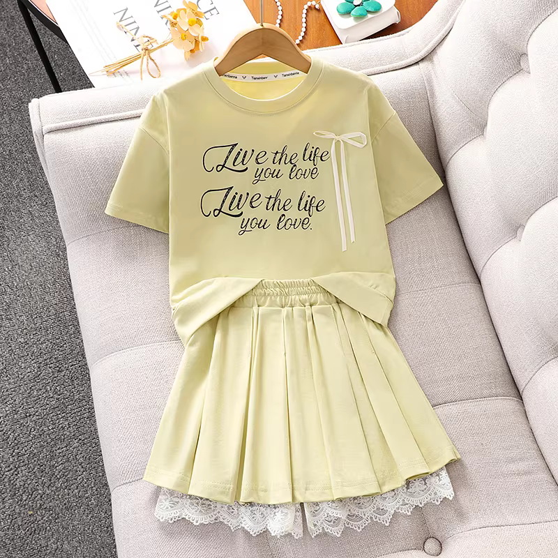 Bộ đồ hè bé gái 2025 kiểu mới áo thun ngắn tay xếp ly chân váy trẻ em bộ hai mảnh mùa hè