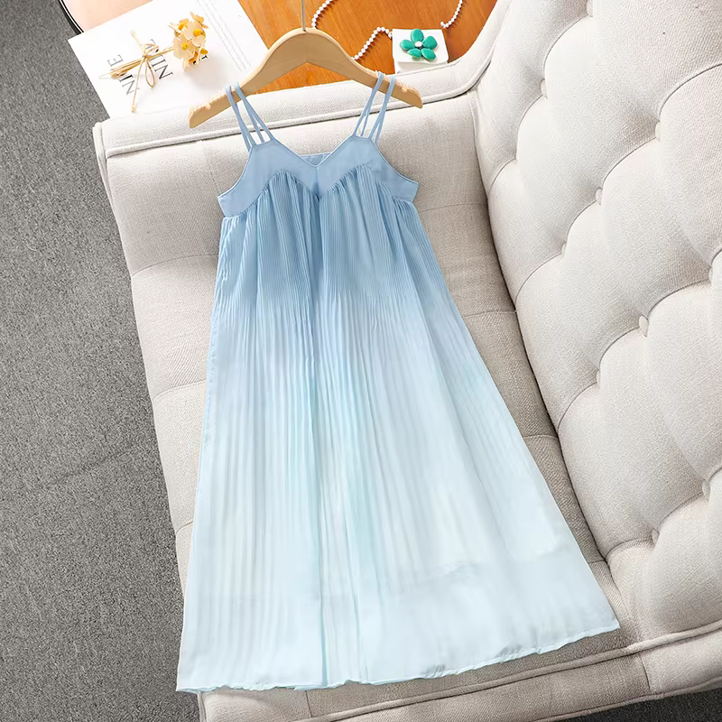 Váy hè bé gái 2025 kiểu mới, váy yếm không tay phối màu gradient, phong cách đi biển mùa hè cho bé gái, trẻ em