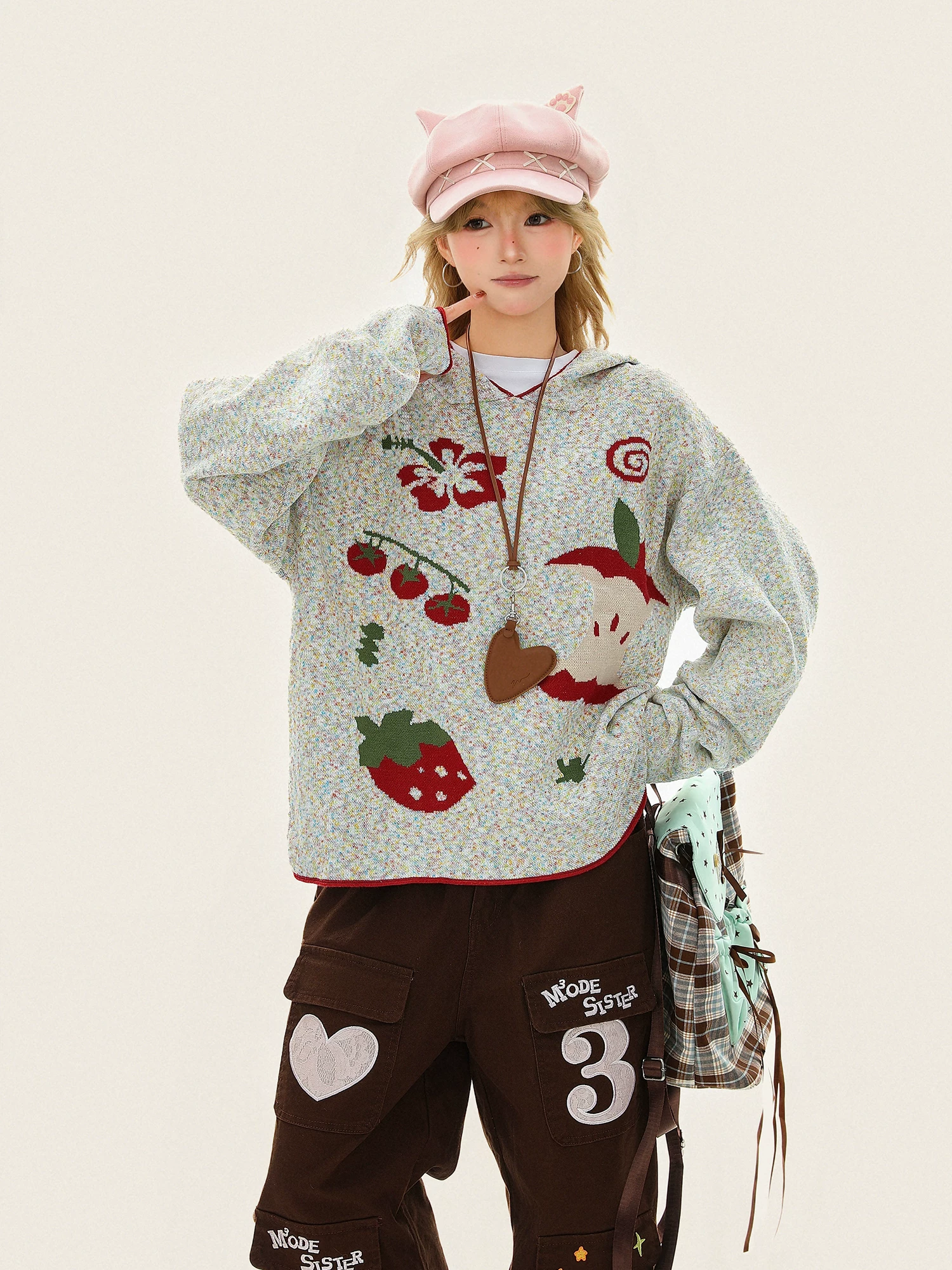 Áo khoác len dệt jacquard nhiều màu sắc ngọt ngào và vui nhộn dành cho nữ, kiểu dáng rộng rãi và thoải mái cho mùa thu đông.