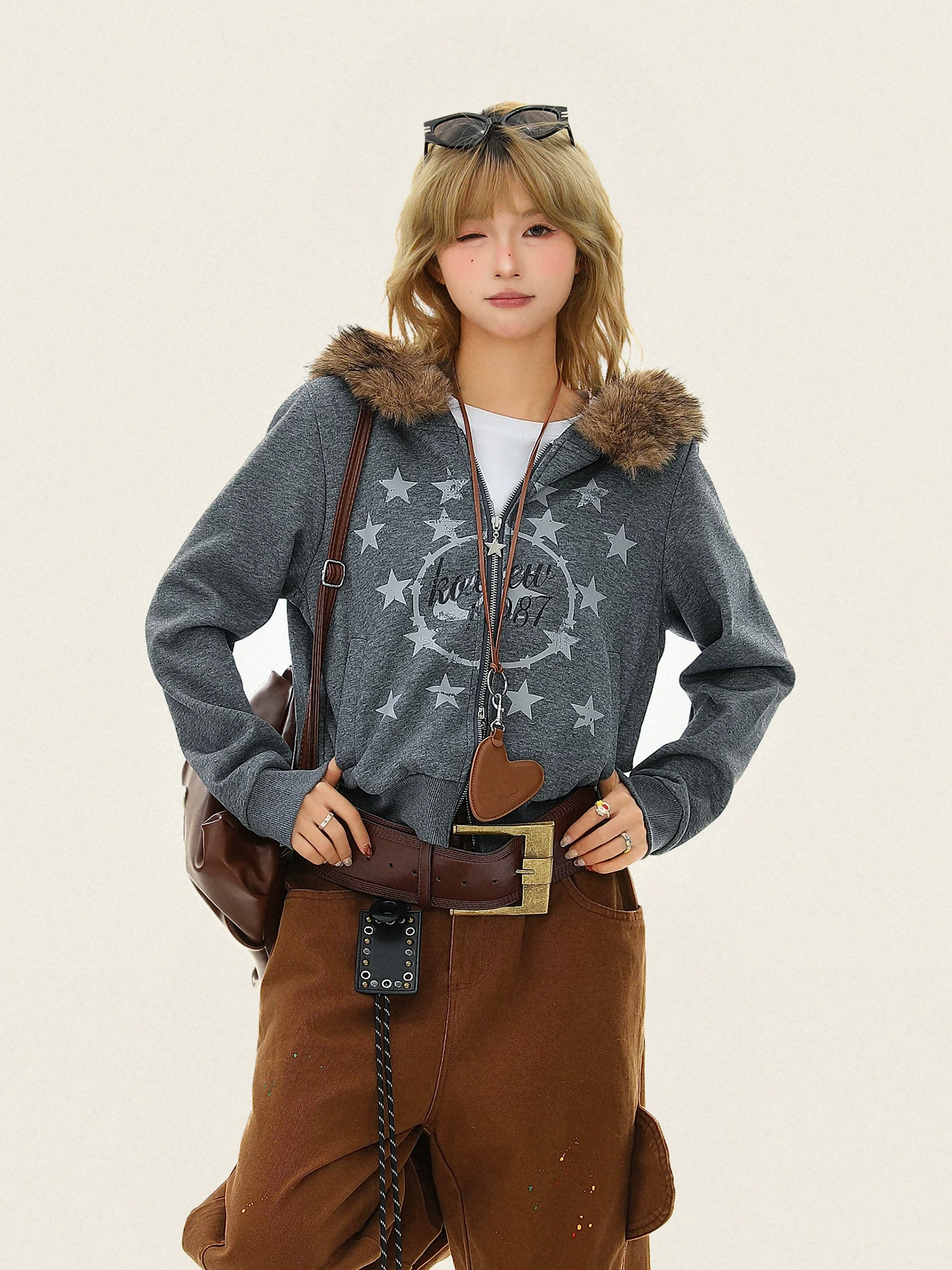 Áo khoác có mũ trùm đầu cổ lông in hình ngôi sao cổ điển Bulu Biscuit dành cho nữ, áo khoác cardigan ngắn rộng rãi cho mùa thu đông.