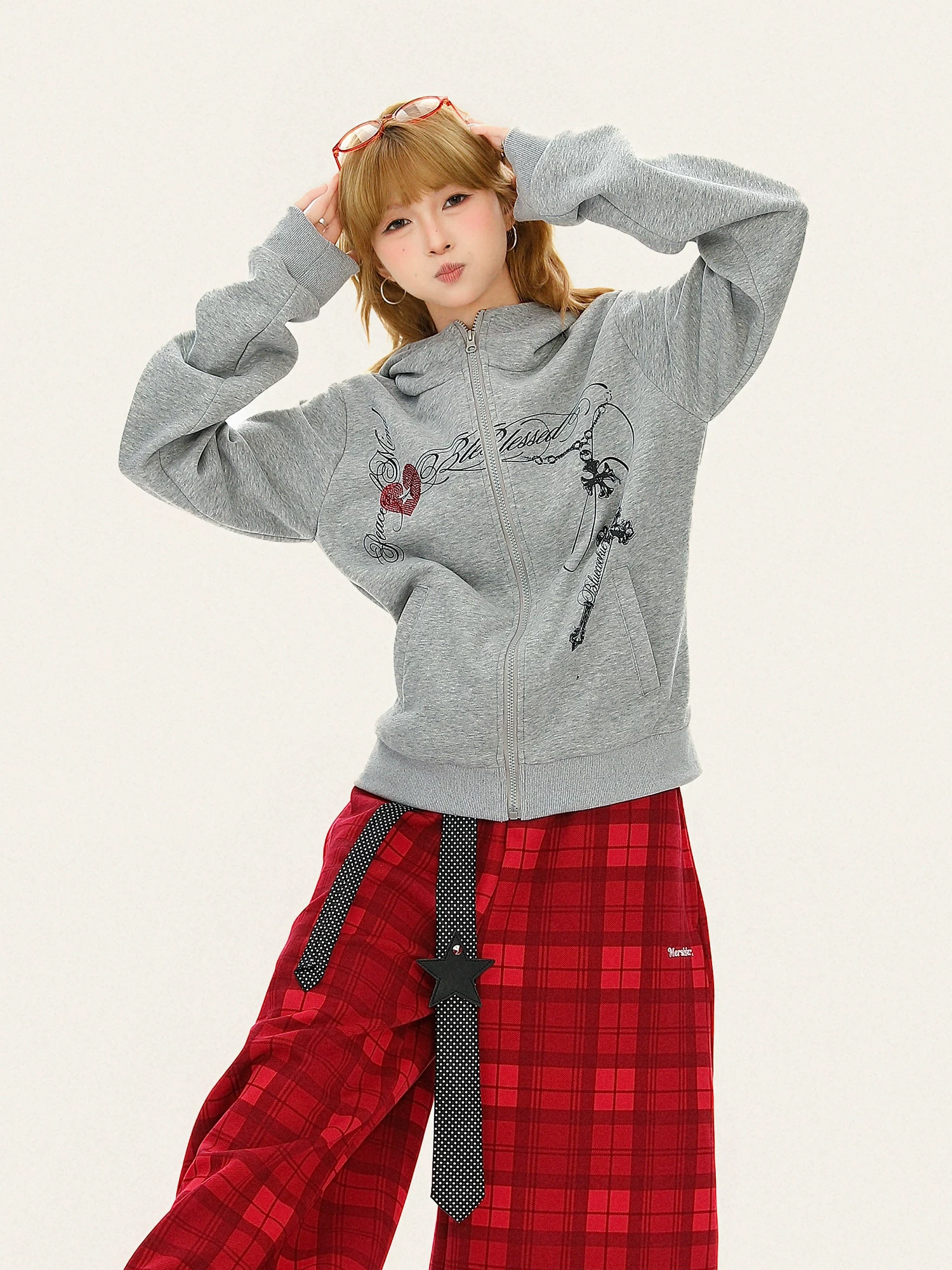 Áo nỉ có mũ trùm đầu hình sừng quỷ in chữ ngọt ngào dành cho nữ, áo khoác cardigan dáng rộng cho mùa thu đông.