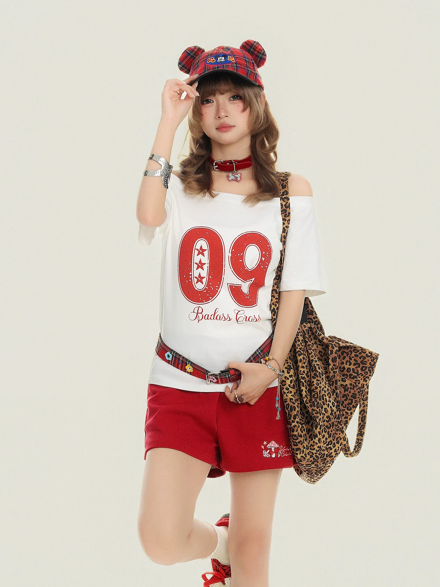 Áo thun ngắn tay trễ vai in kỹ thuật số theo phong cách retro của Bulu Biscuit dành cho nữ, áo ngắn dáng rộng mùa hè giúp thon gọn vóc dáng.