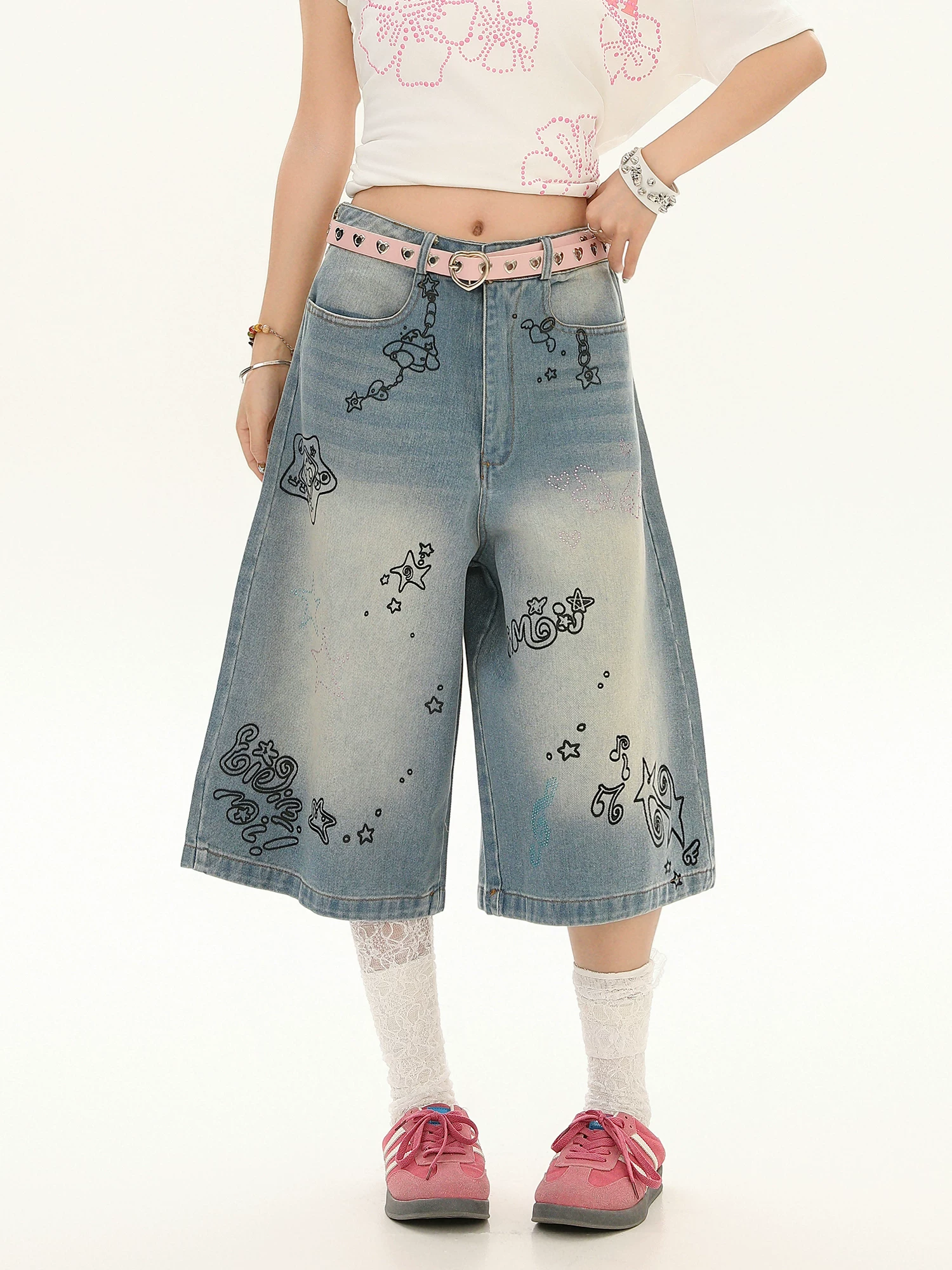 Quần short denim in chữ graffiti hợp thời trang dành cho nữ, quần ống rộng dáng suông rộng rãi mùa hè.