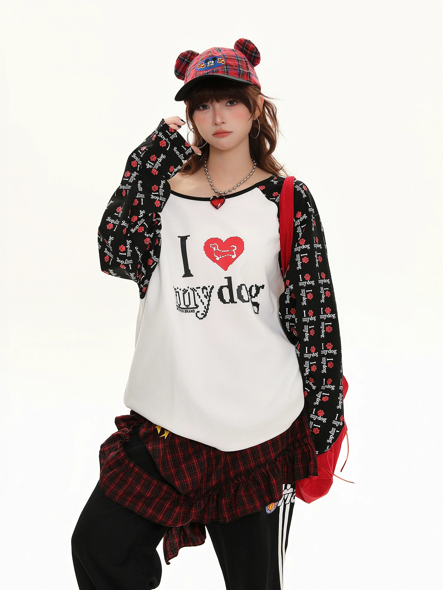 Áo thun dài tay raglan in hình trái tim phong cách retro Mỹ Bulu Biscuit dành cho nữ, áo trễ vai ngọt ngào mùa thu hợp thời trang.