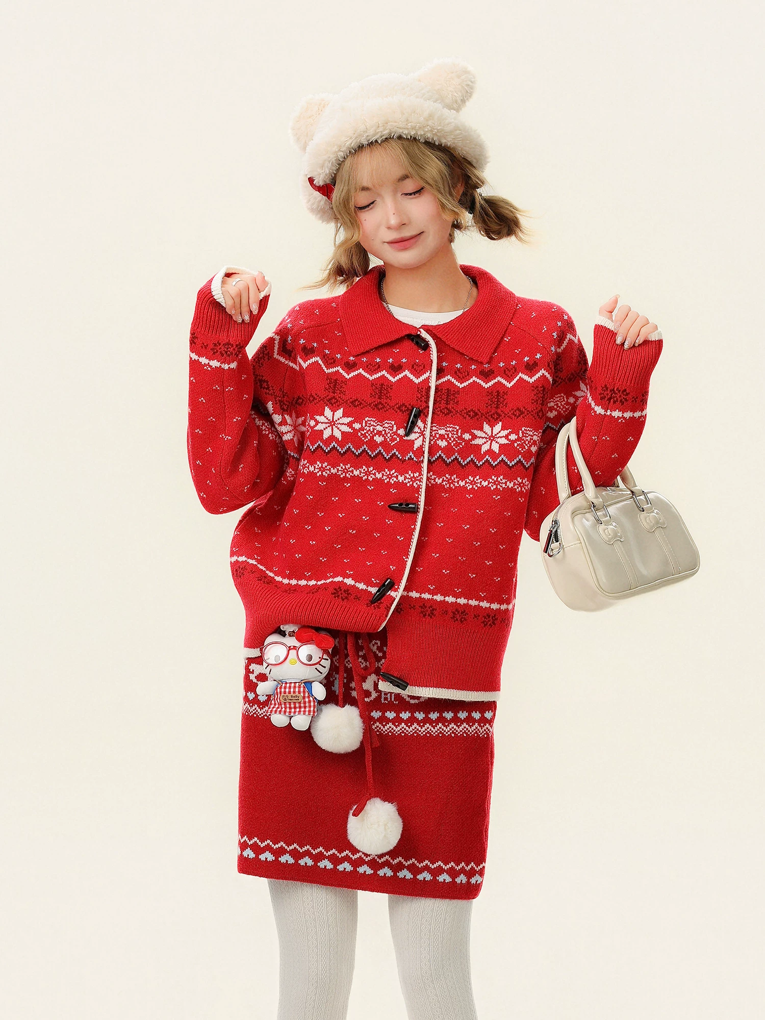 Áo len đỏ phong cách Fair Isle mang không khí năm mới dành cho nữ, áo cardigan dệt kim mềm mại mùa thu đông có cổ lật.