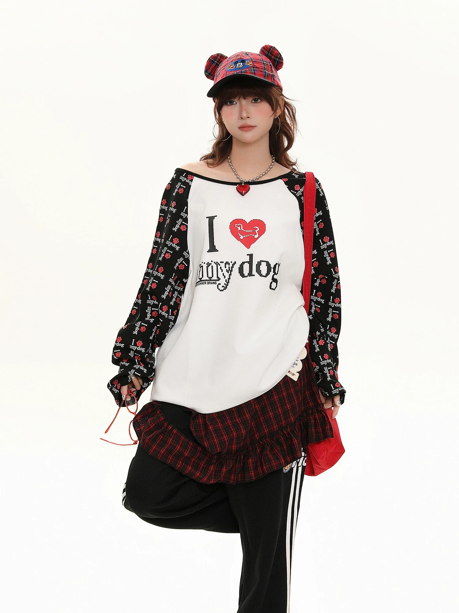 Áo thun dài tay raglan in hình trái tim phong cách retro Mỹ Bulu Biscuit dành cho nữ, áo trễ vai ngọt ngào mùa thu hợp thời trang.
