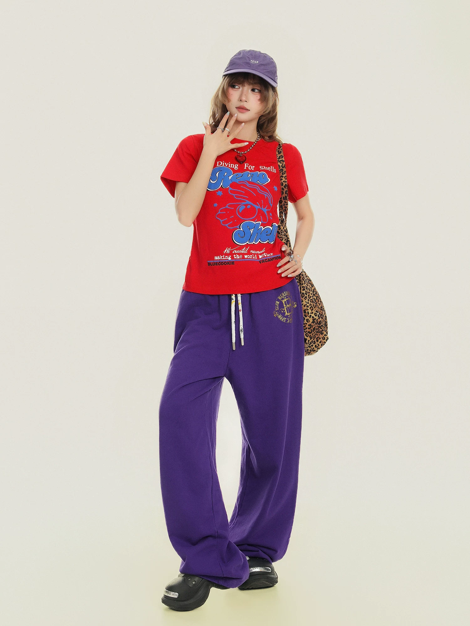 Quần thể thao ống rộng in chữ cái phong cách retro Mỹ dành cho nữ, quần ống rộng dài chạm sàn, kiểu dáng thời trang đường phố, thương hiệu thời thượng.