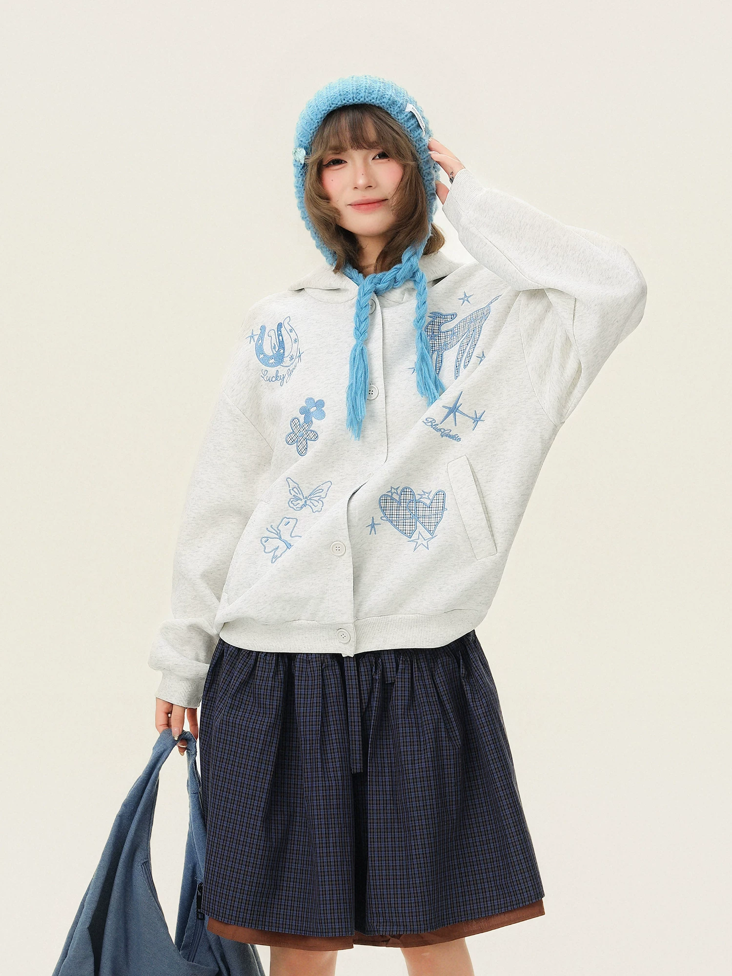 Áo khoác cardigan có mũ trùm đầu thêu họa tiết kẻ sọc màu sáng ngọt ngào dành cho nữ, kiểu dáng rộng rãi, đa năng, phong cách thường ngày.